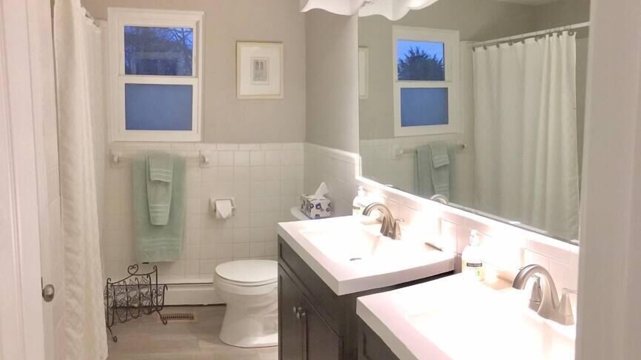 Photo of Bathroom in Hickory