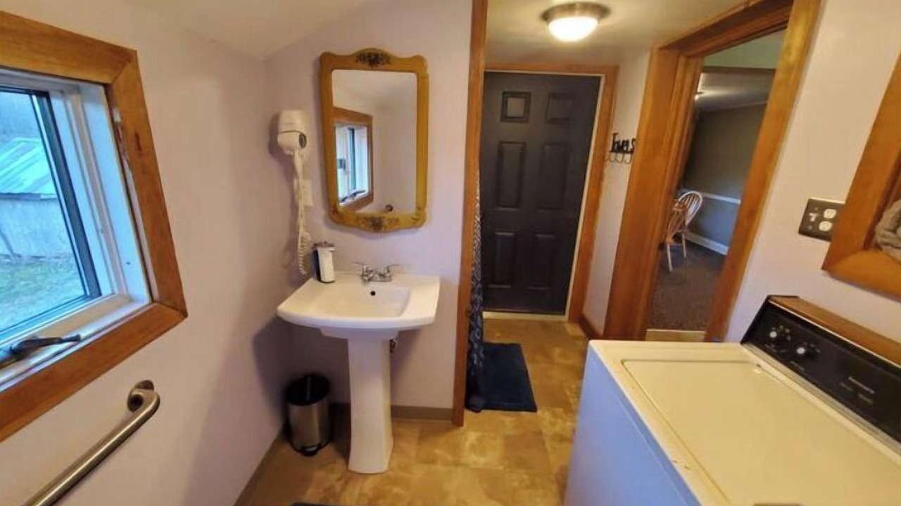 Photo of Bathroom in Barnardsville