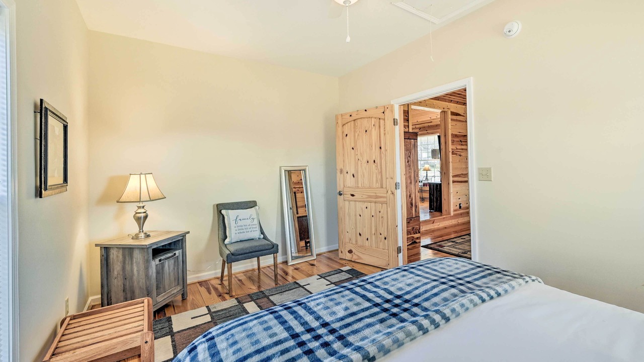Photo of Bedroom in Elkin