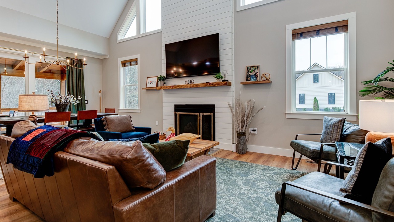 Photo of Livingroom in Cullowhee