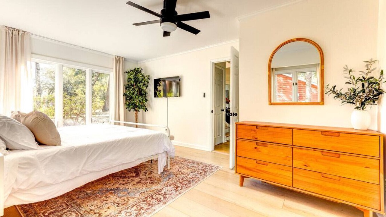Photo of Bedroom in Pine Knoll Shores