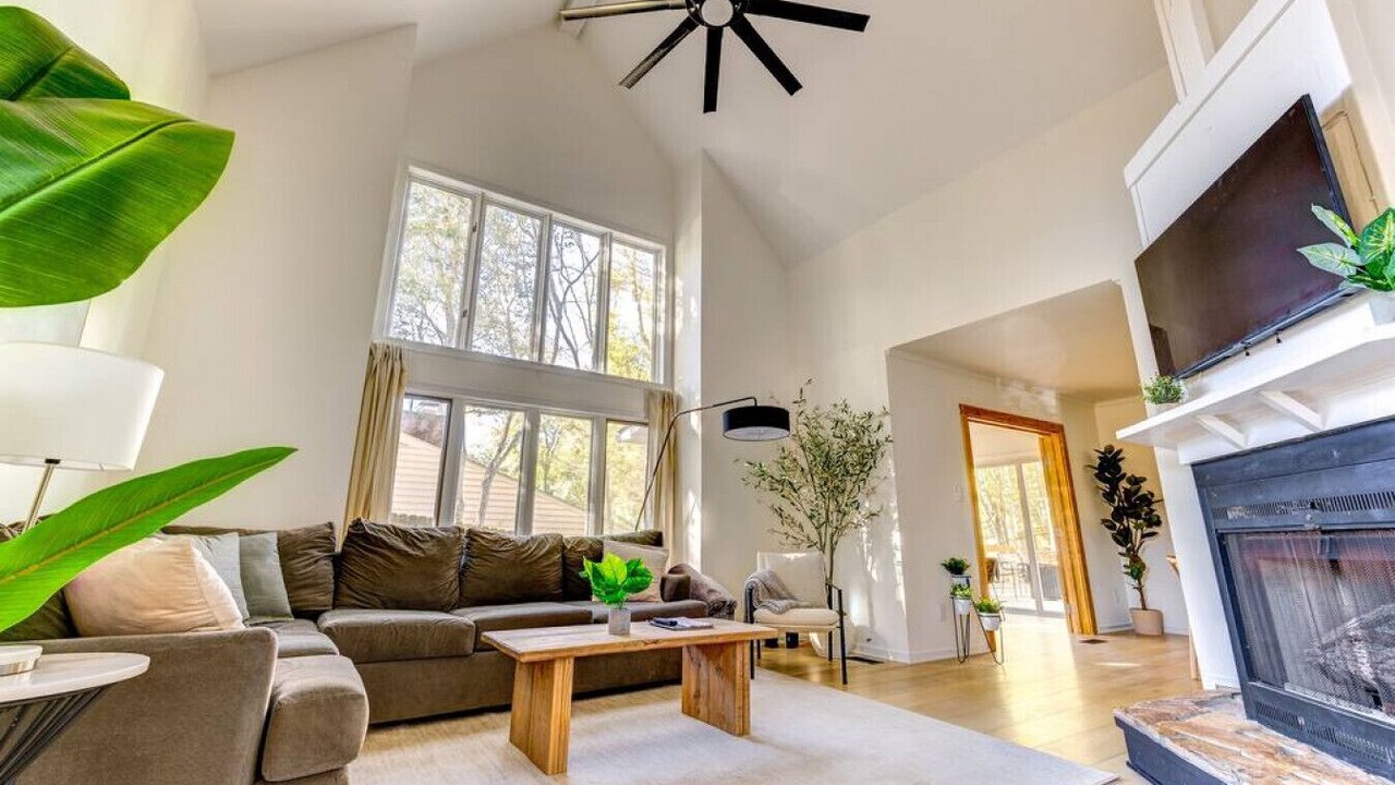 Photo of Livingroom in Pine Knoll Shores