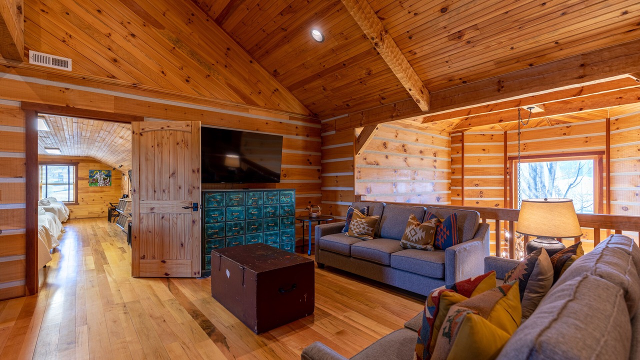 Photo of Livingroom in West Jefferson