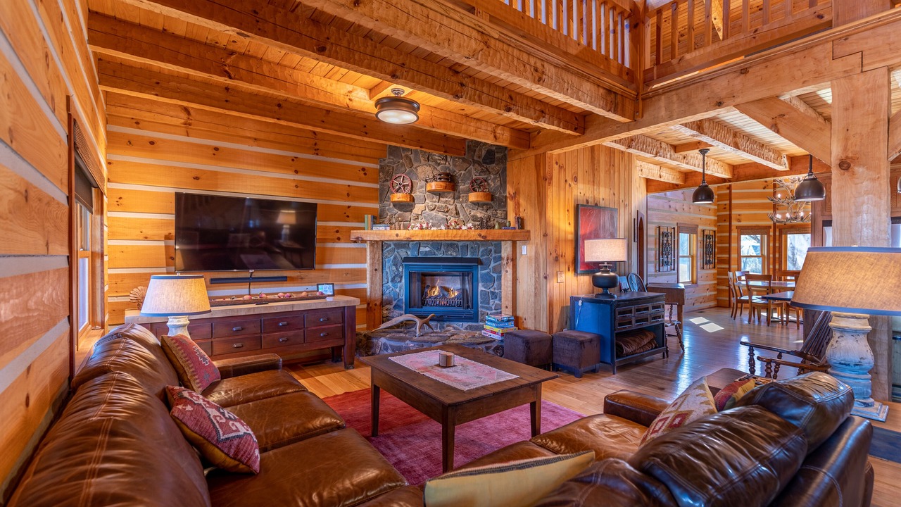 Photo of Livingroom in West Jefferson