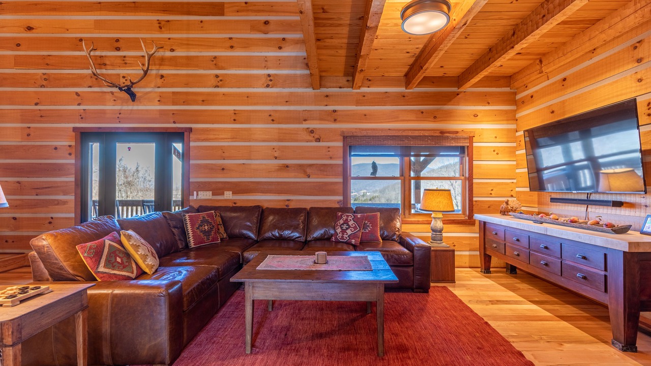 Photo of Livingroom in West Jefferson