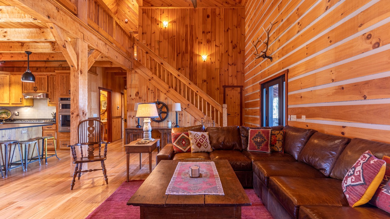 Photo of Livingroom in West Jefferson