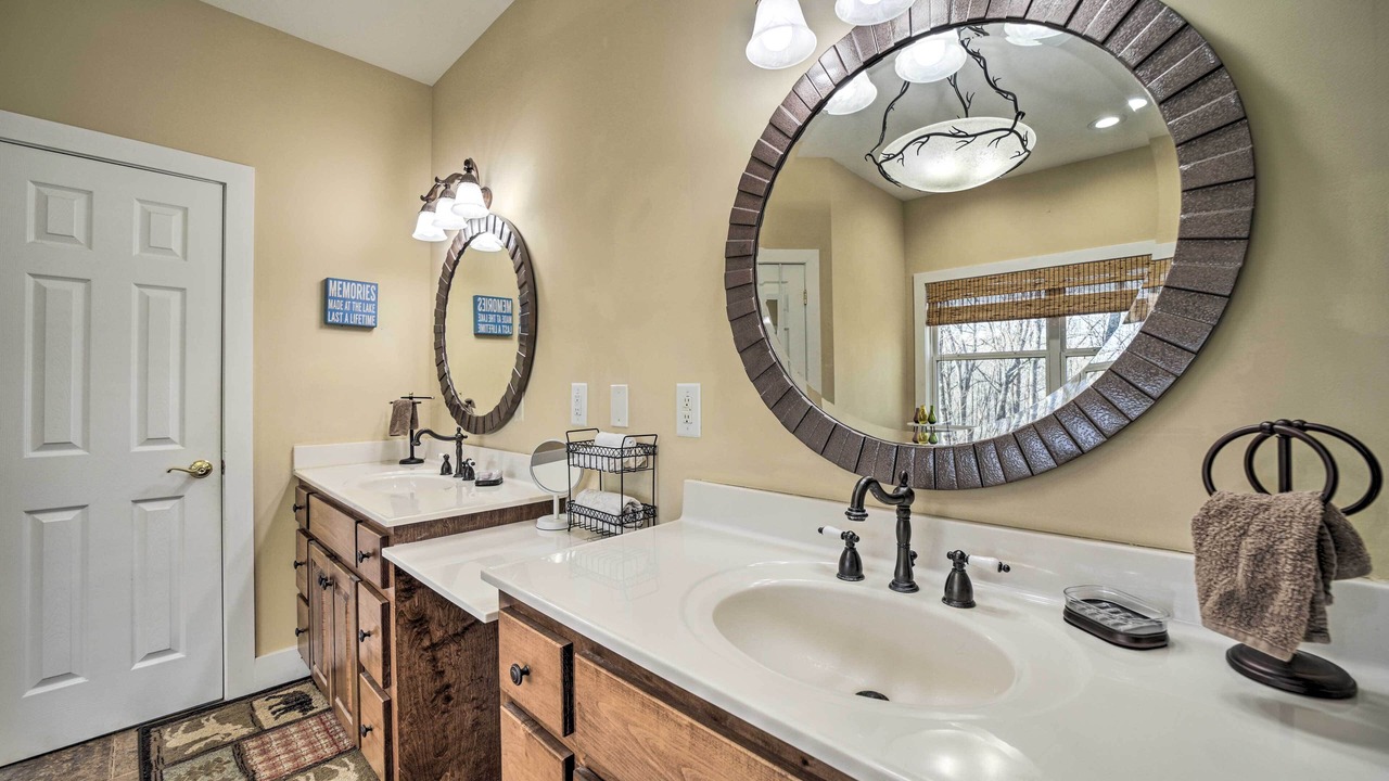 Photo of Bathroom in Glenville