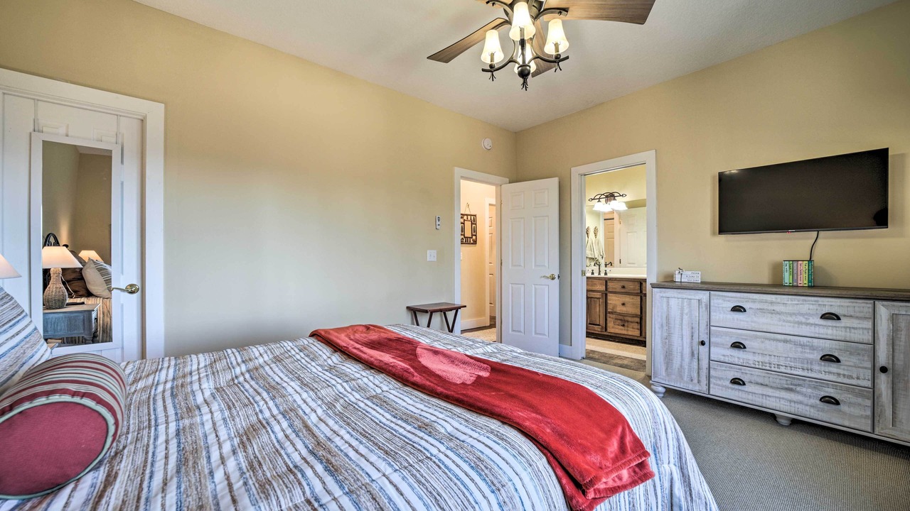 Photo of Bedroom in Glenville