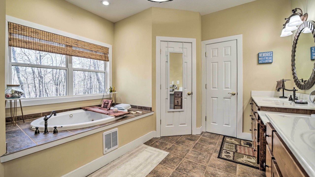 Photo of Bathroom in Glenville