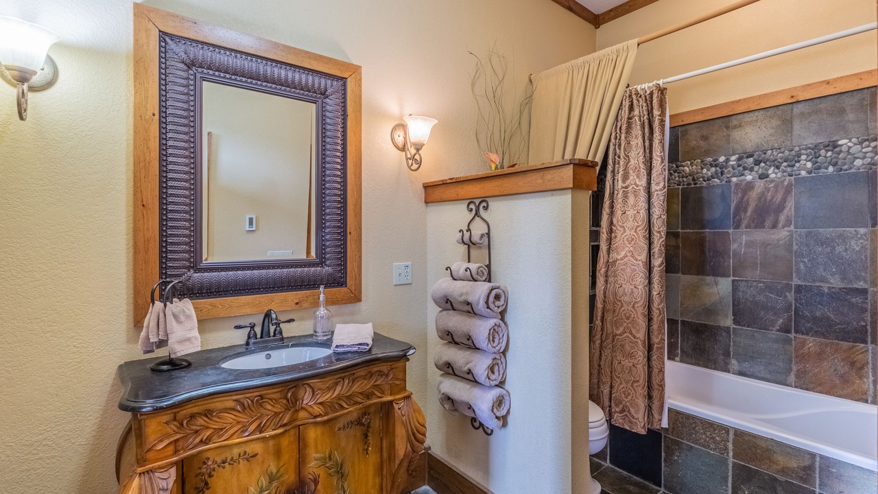 Photo of Bathroom in River Ridge
