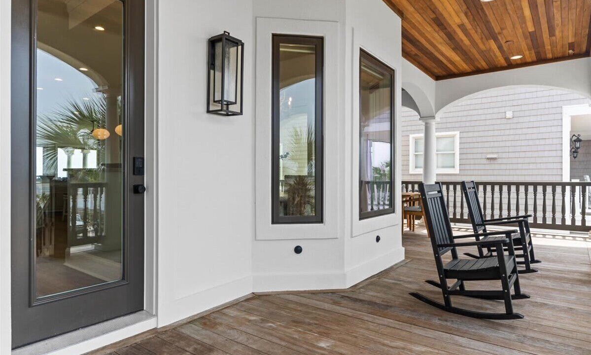Photo of Patio Balcony in Sunset Beach