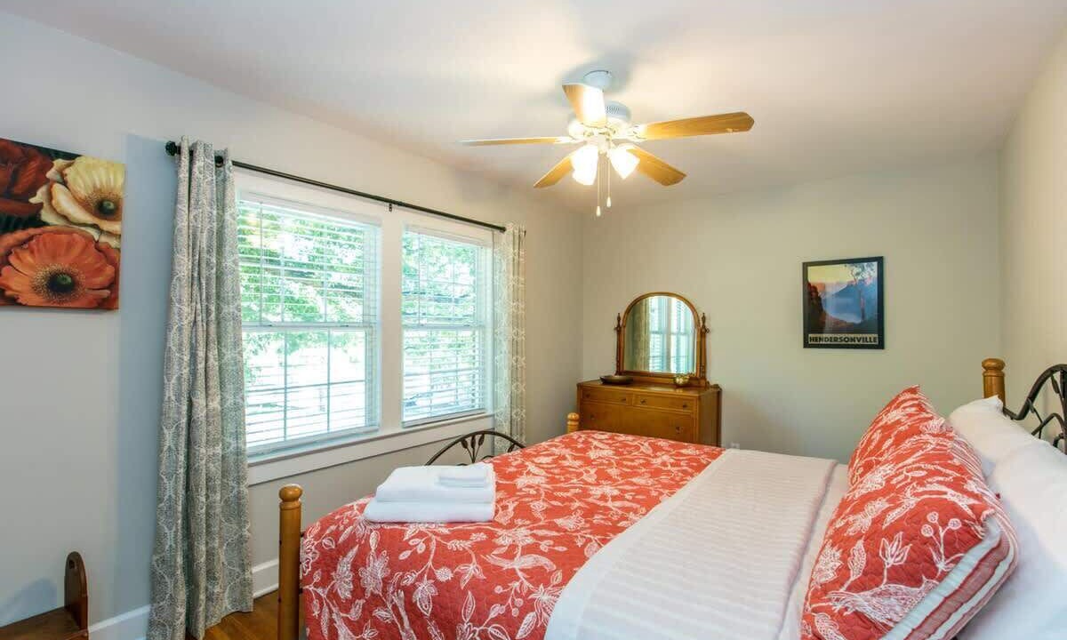 Photo of Bedroom in Druid Hills