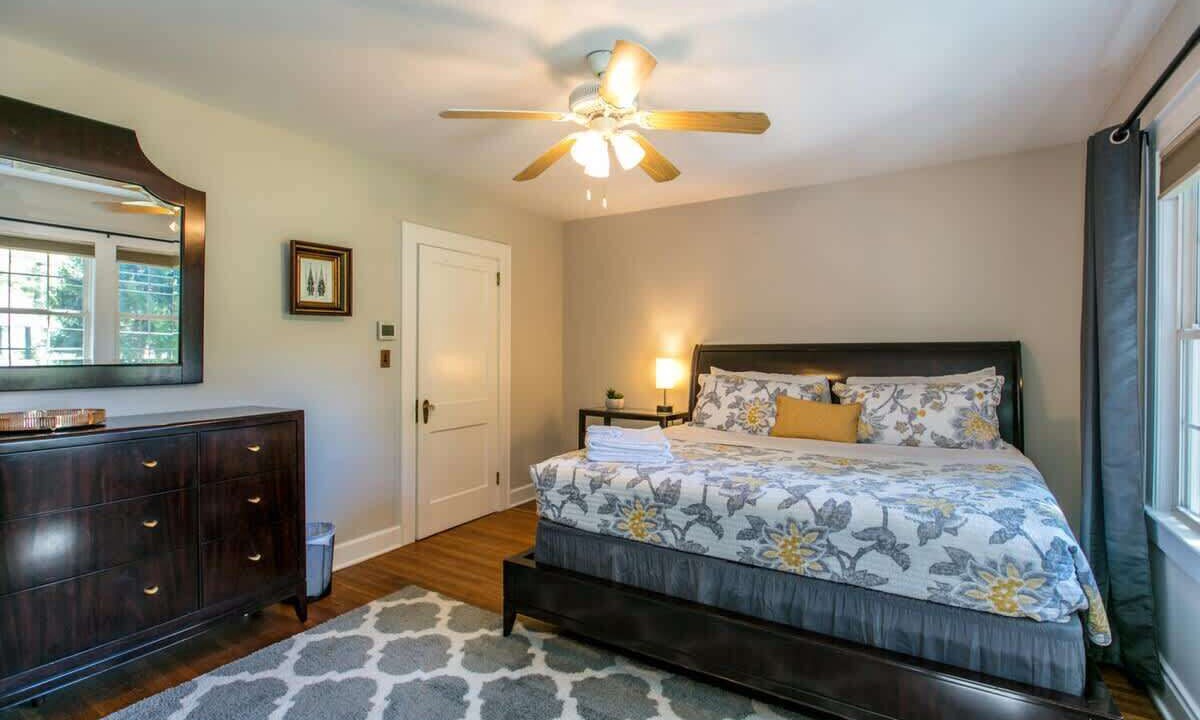 Photo of Bedroom in Druid Hills