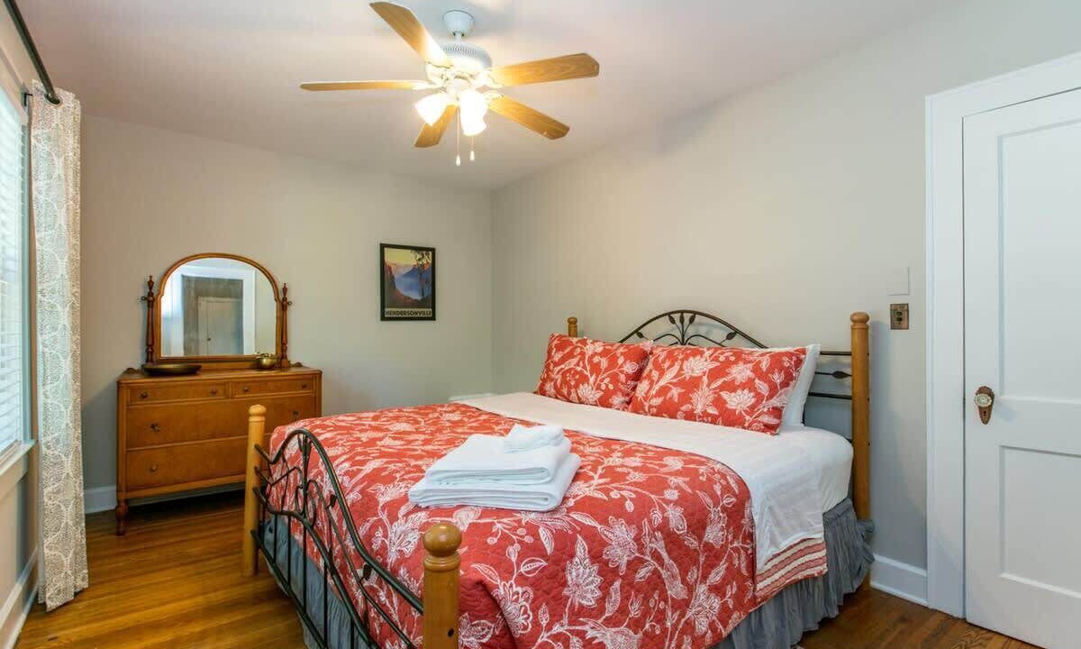 Photo of Bedroom in Druid Hills
