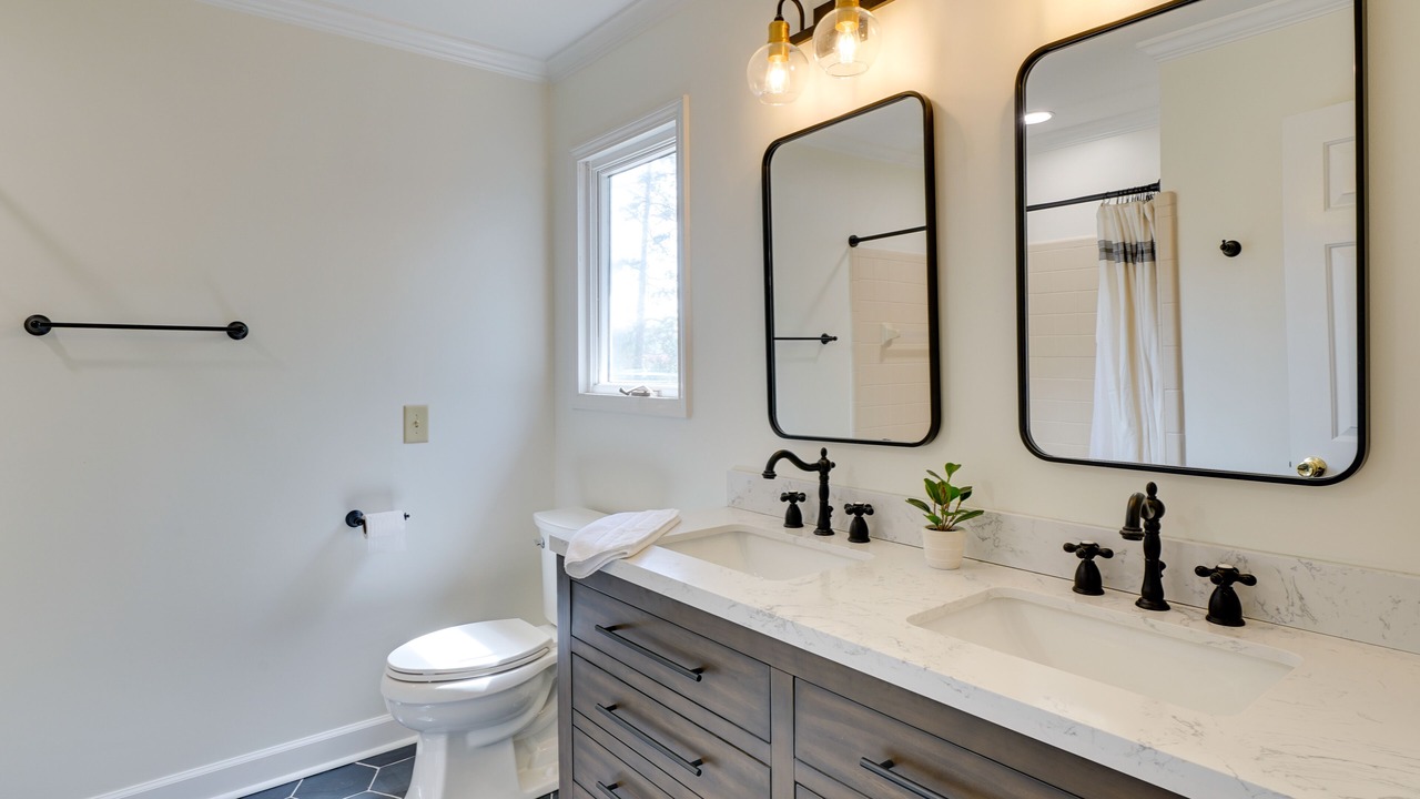 Photo of Bathroom in Leasburg