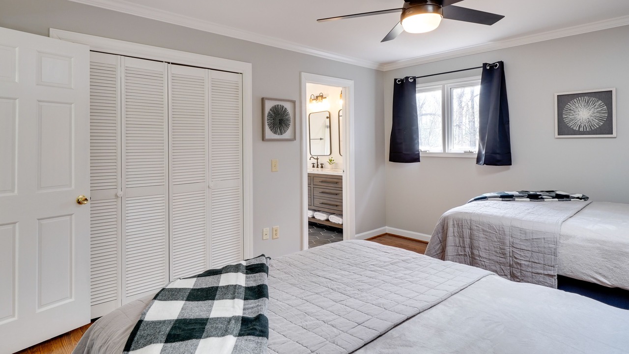 Photo of Bedroom in Leasburg