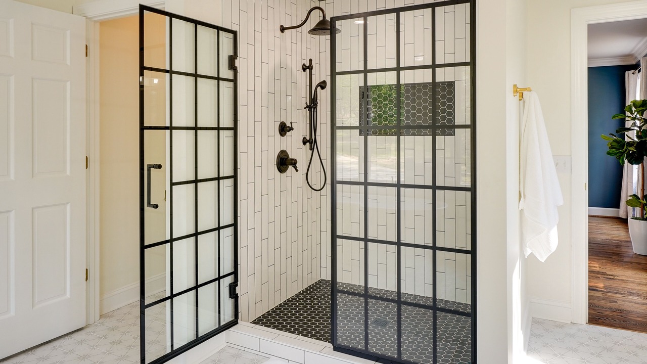 Photo of Bathroom in Leasburg