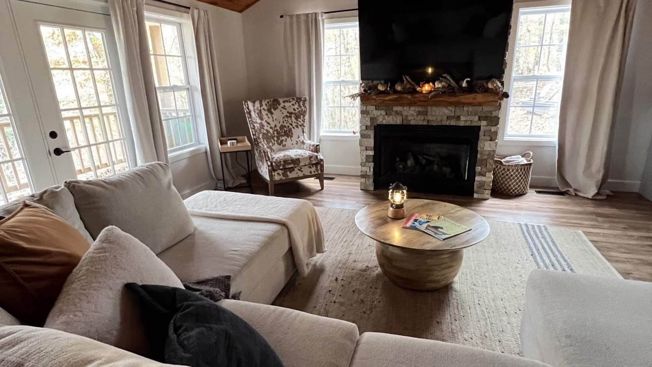 Photo of Livingroom in Hendersonville