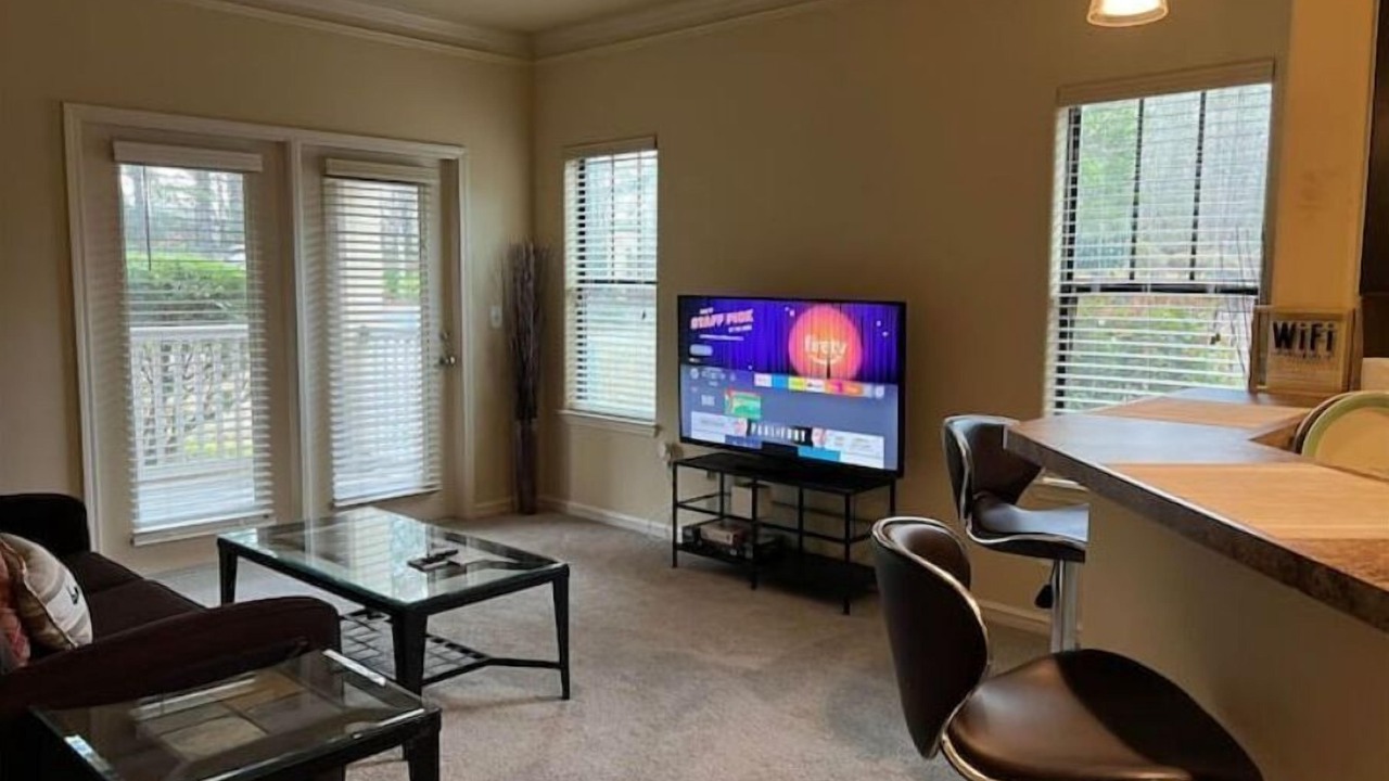 Photo of Livingroom in Executive Park