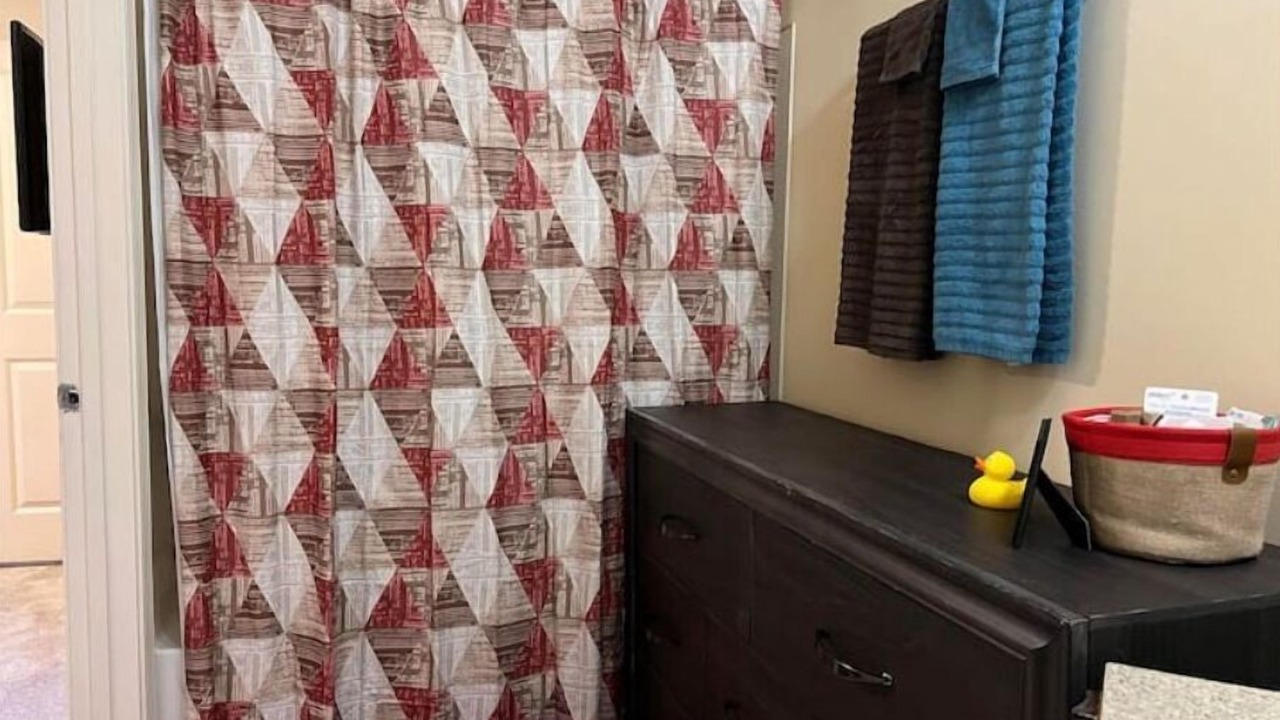 Photo of Bathroom in Executive Park
