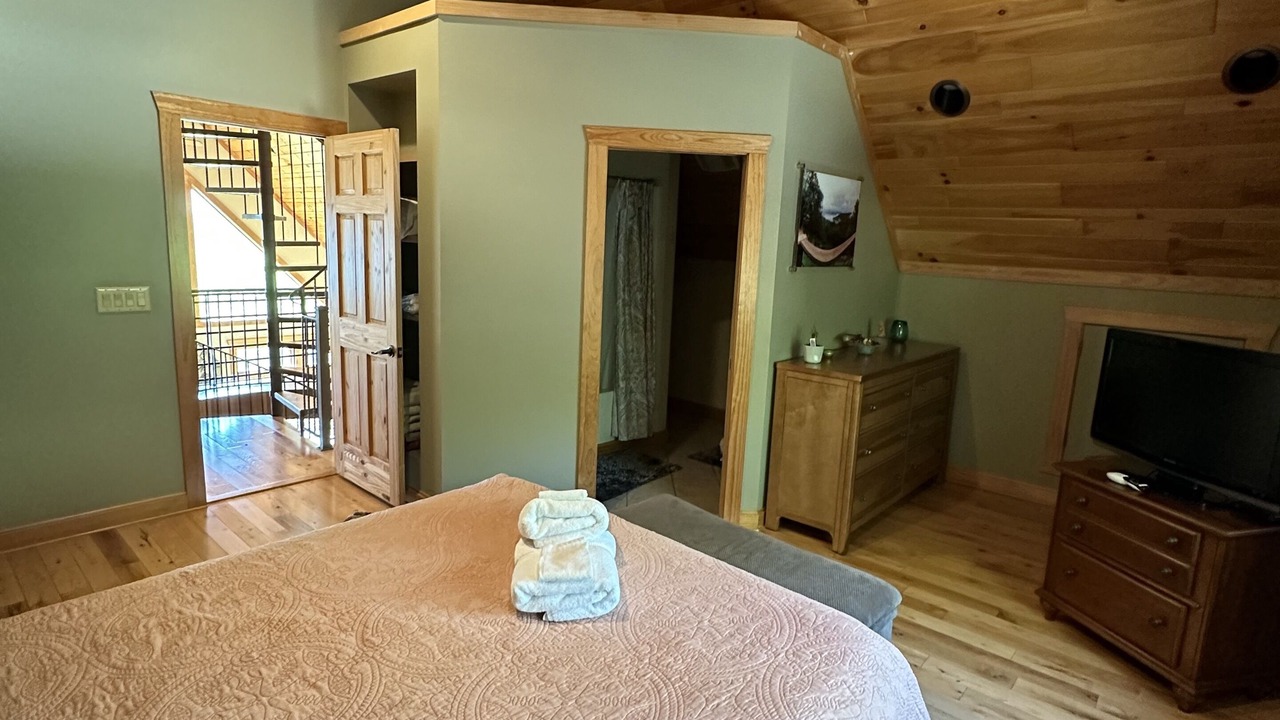 Photo of Bedroom in Lenoir