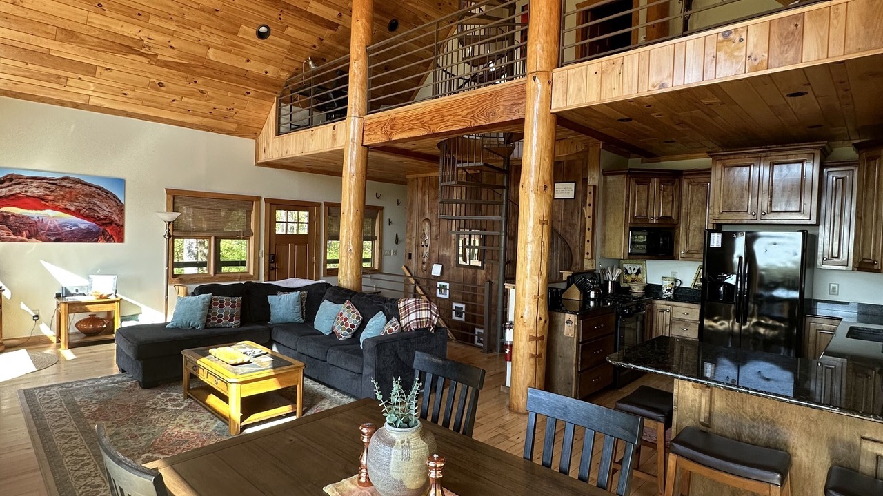 Photo of Livingroom in Lenoir