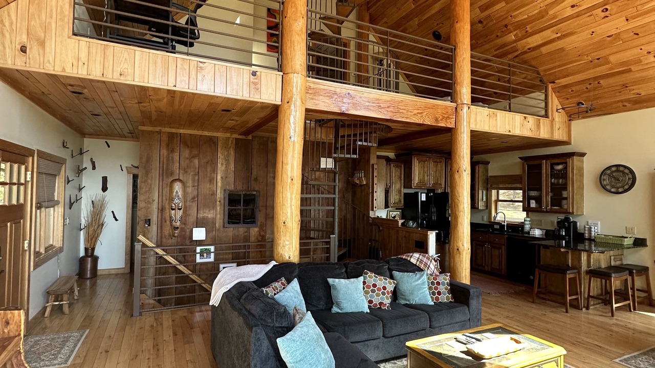 Photo of Livingroom in Lenoir