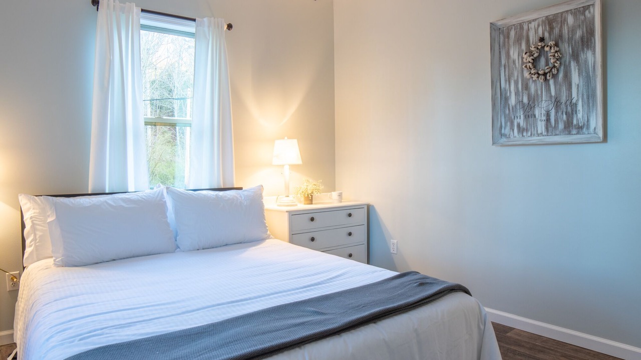 Photo of Bedroom in Robbinsville