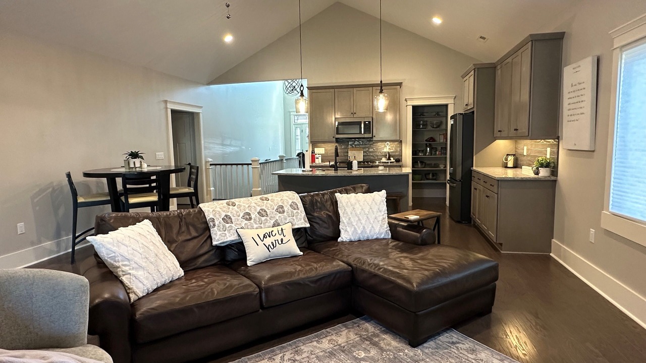Photo of Livingroom in Cummings Cove