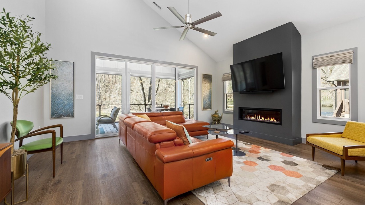 Photo of Livingroom in Cullowhee