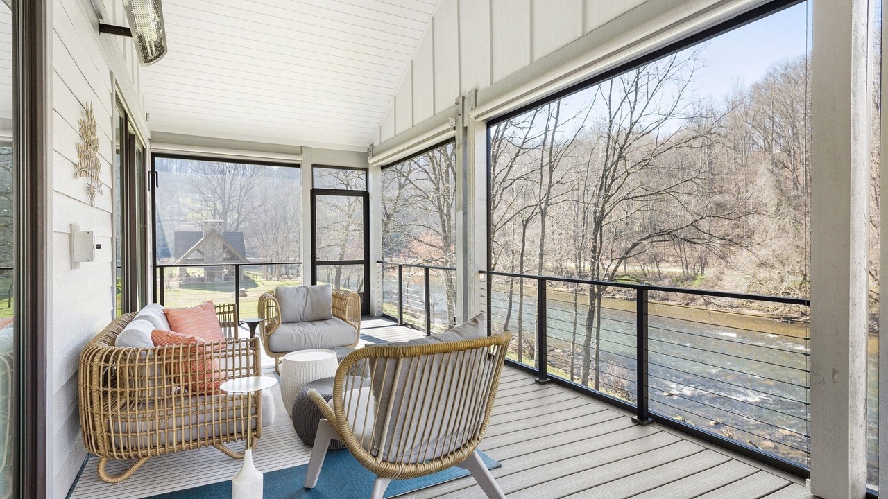 Photo of Livingroom in Cullowhee