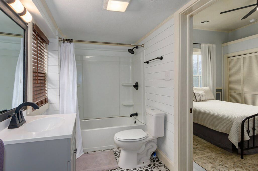 Photo of Bathroom in Old Fort