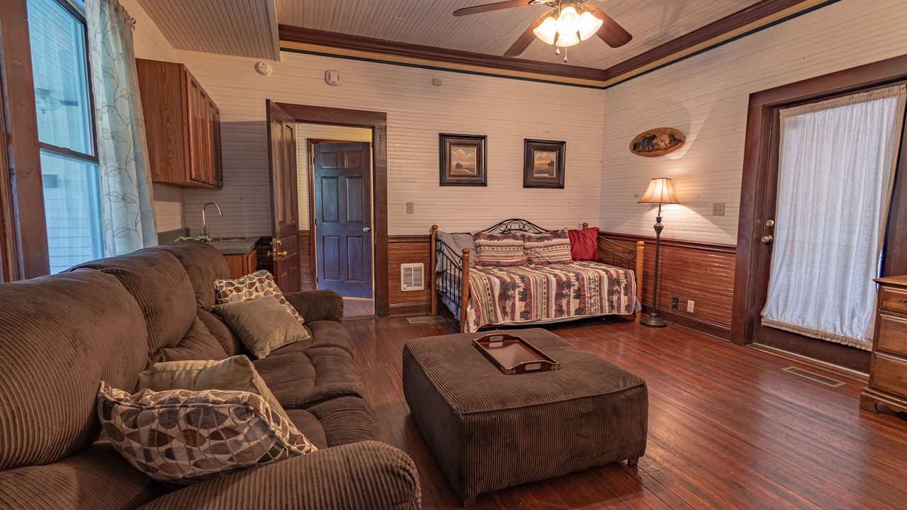 Photo of Livingroom in Mars Hill