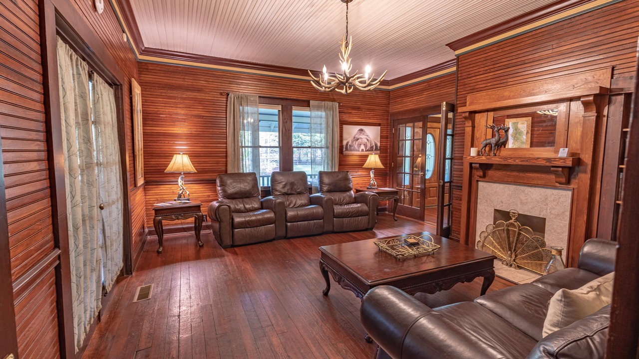 Photo of Livingroom in Mars Hill