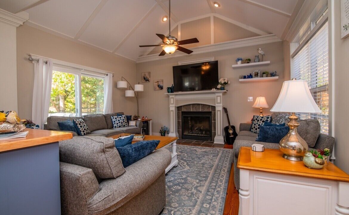 Photo of Livingroom in North Shore Acres