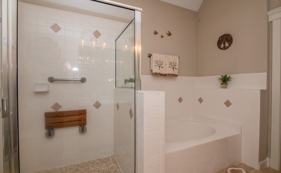 Photo of Bathroom in North Shore Acres