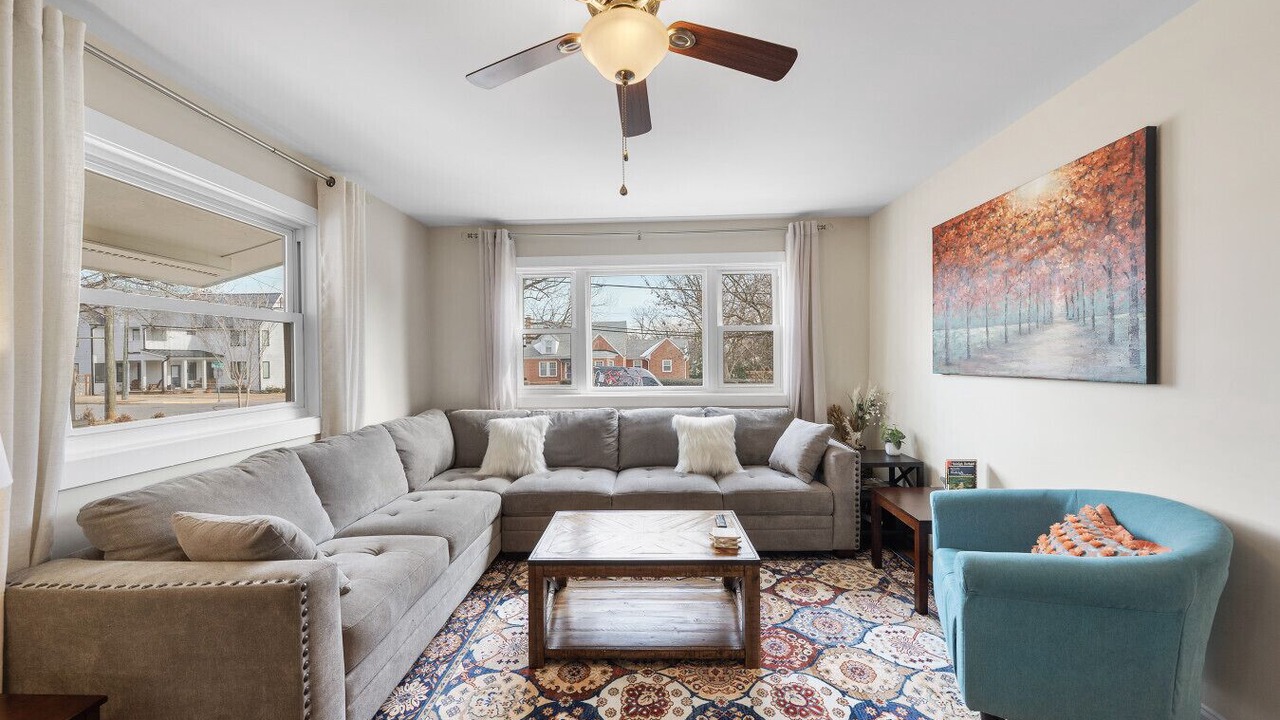 Photo of Livingroom in Downtown