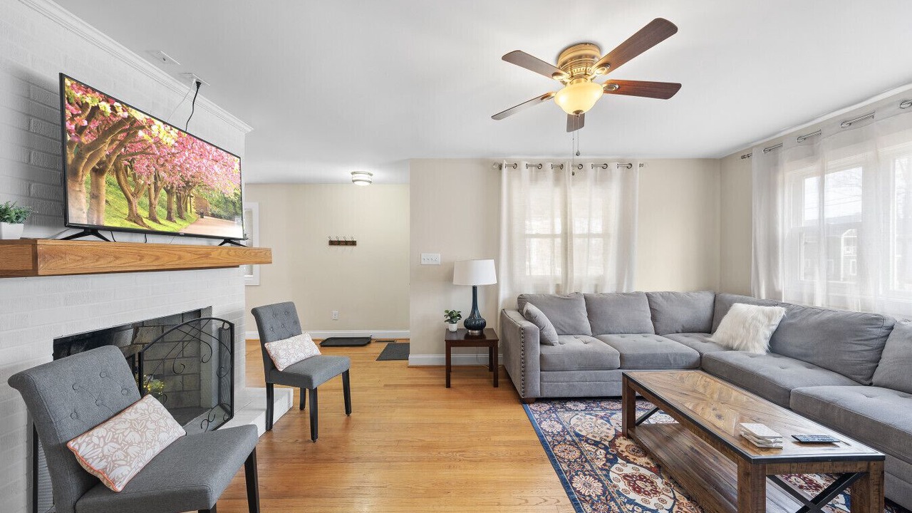 Photo of Livingroom in Downtown