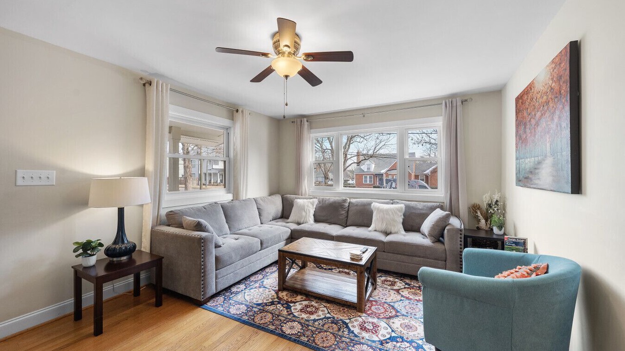 Photo of Livingroom in Downtown