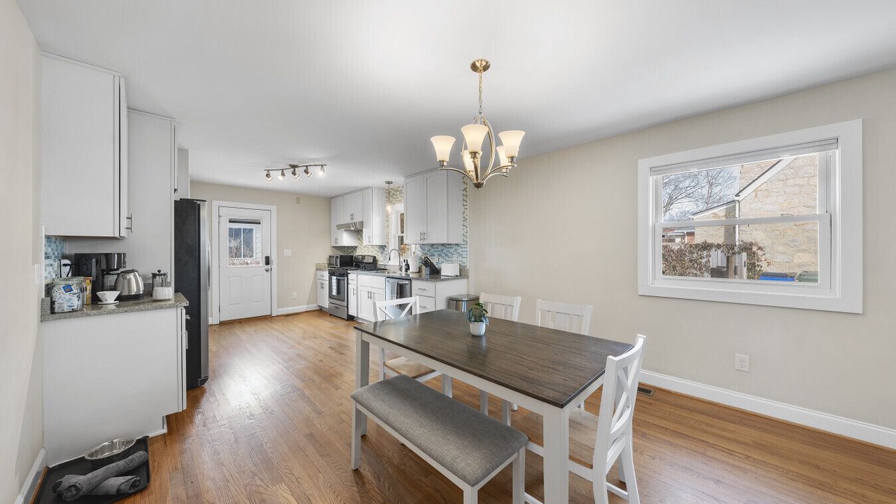 Photo of Livingroom in Downtown
