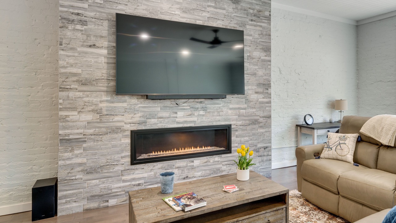 Photo of Livingroom in Lenoir