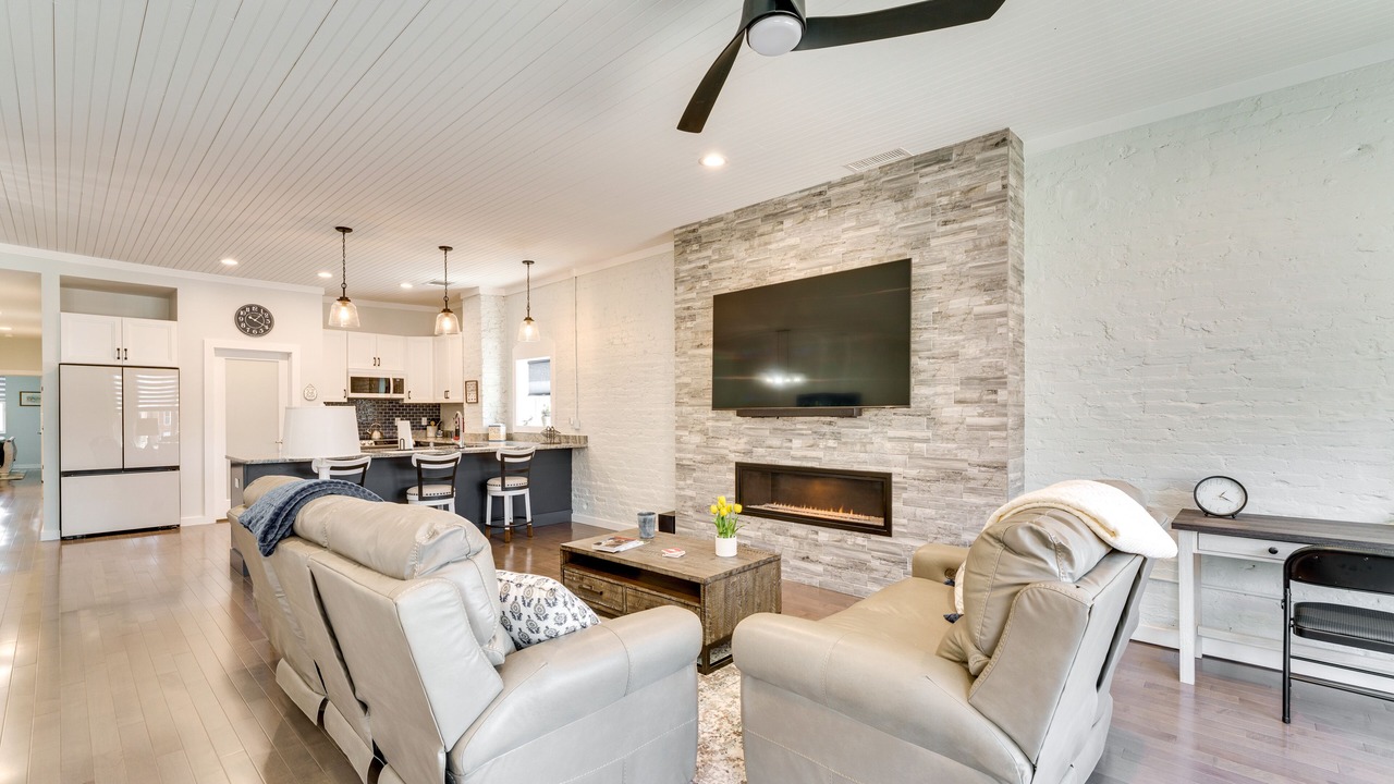 Photo of Livingroom in Lenoir