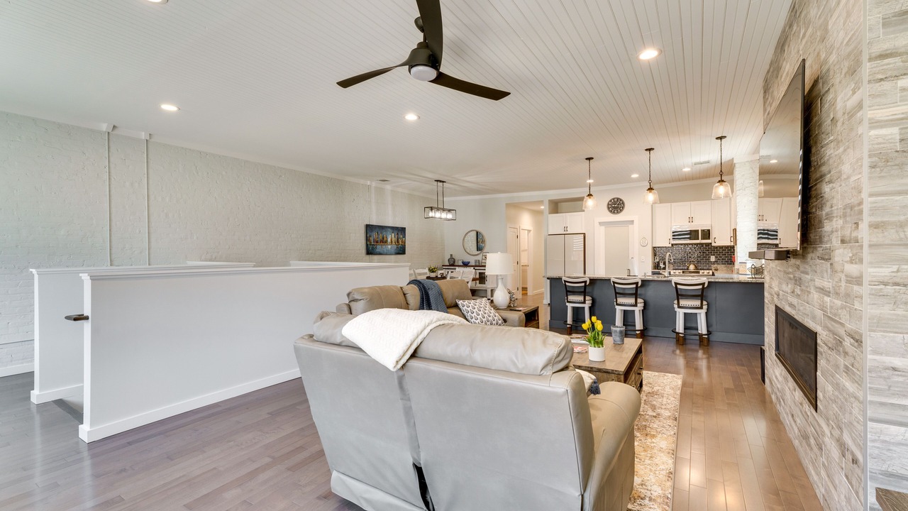 Photo of Livingroom in Lenoir
