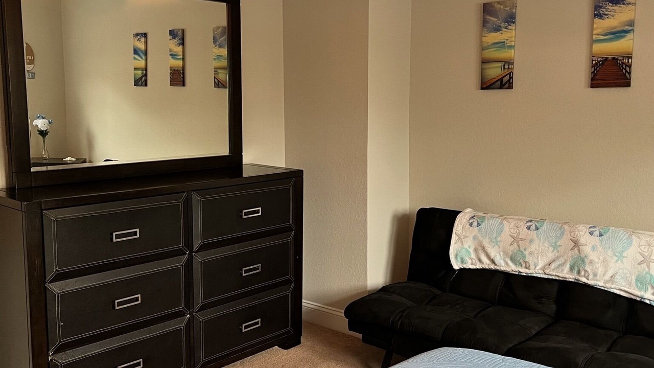 Photo of Bedroom in Villa Heights