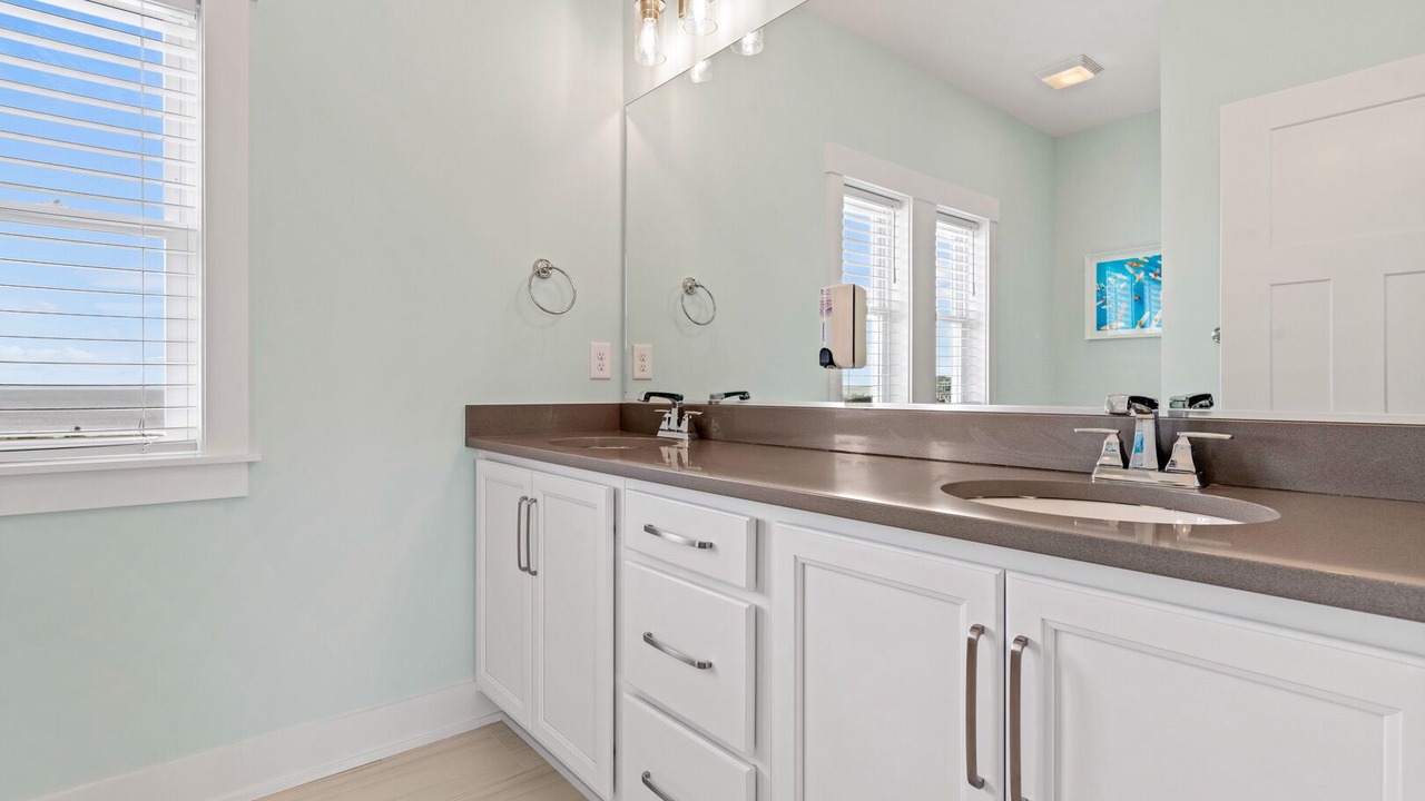 Photo of Bathroom in Wind Over Waves