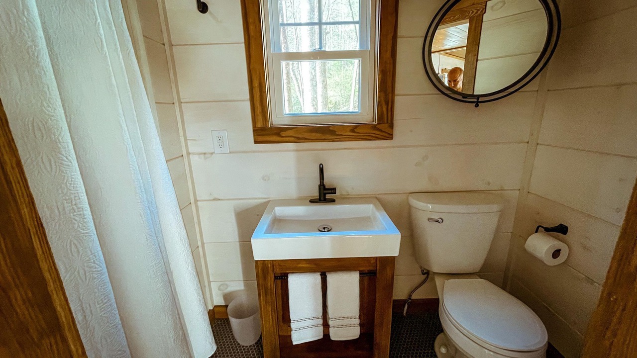 Photo of Bathroom in Old Fort