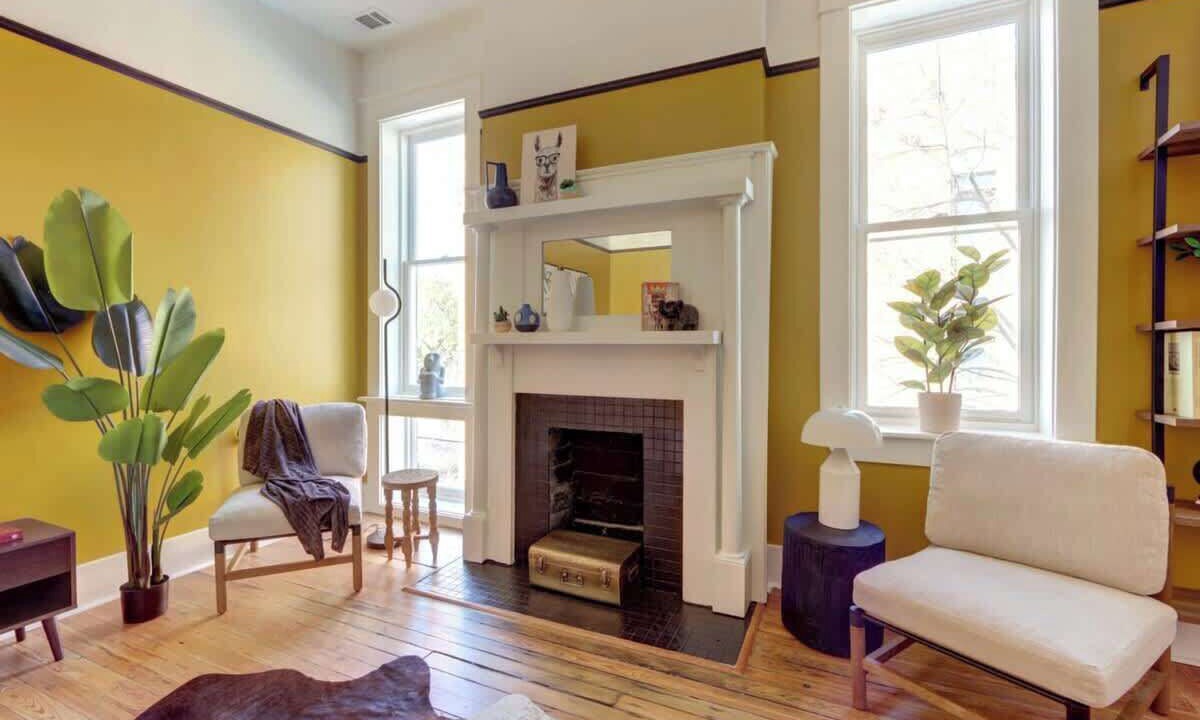 Photo of Livingroom in Old West Broad Neighborhood