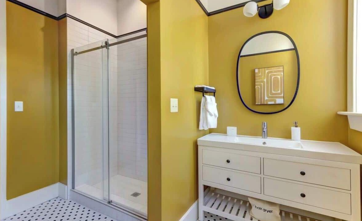 Photo of Bathroom in Old West Broad Neighborhood
