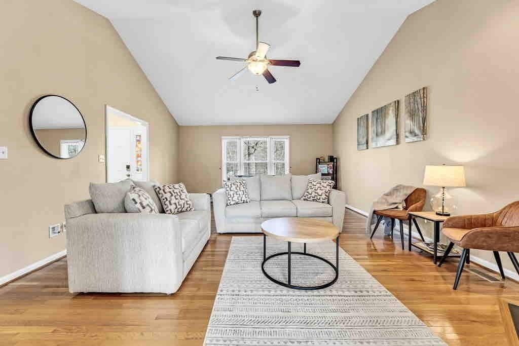 Photo of Livingroom in Pleasant Garden