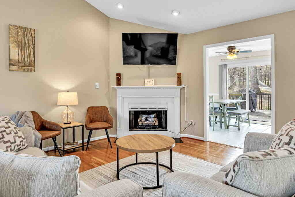 Photo of Livingroom in Pleasant Garden